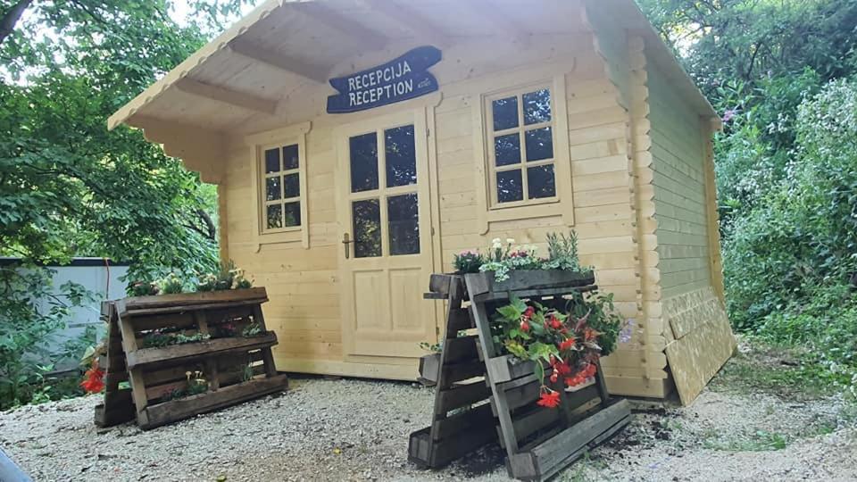 Kamp Na Otoku - Ljubno Ob Savinji Hotel ภายนอก รูปภาพ