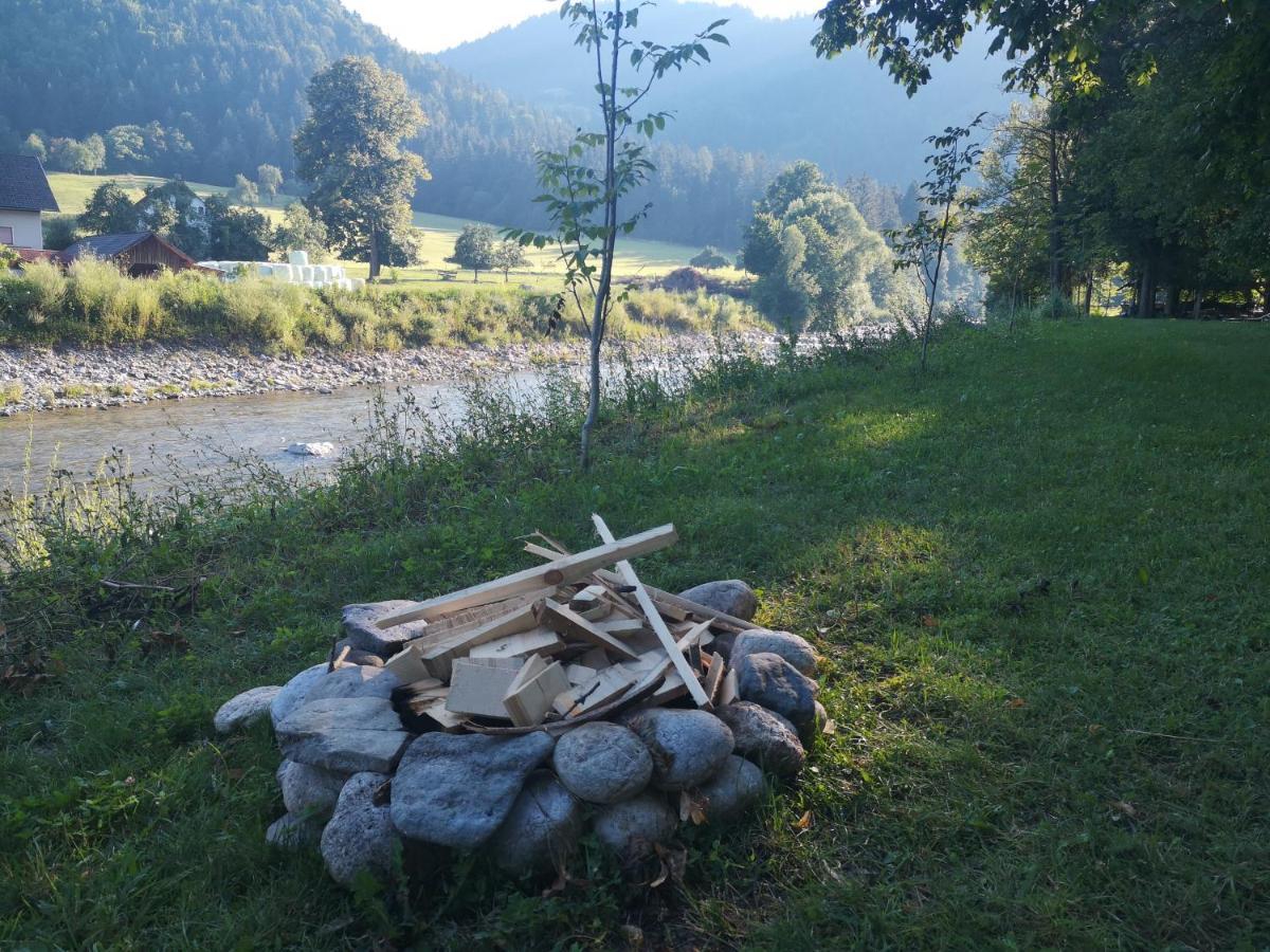 Kamp Na Otoku - Ljubno Ob Savinji Hotel ภายนอก รูปภาพ