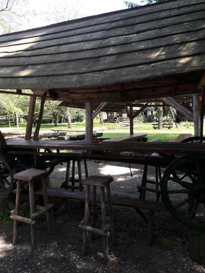 Kamp Na Otoku - Ljubno Ob Savinji Hotel ภายนอก รูปภาพ