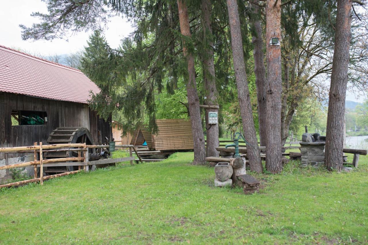 Kamp Na Otoku - Ljubno Ob Savinji Hotel ภายนอก รูปภาพ