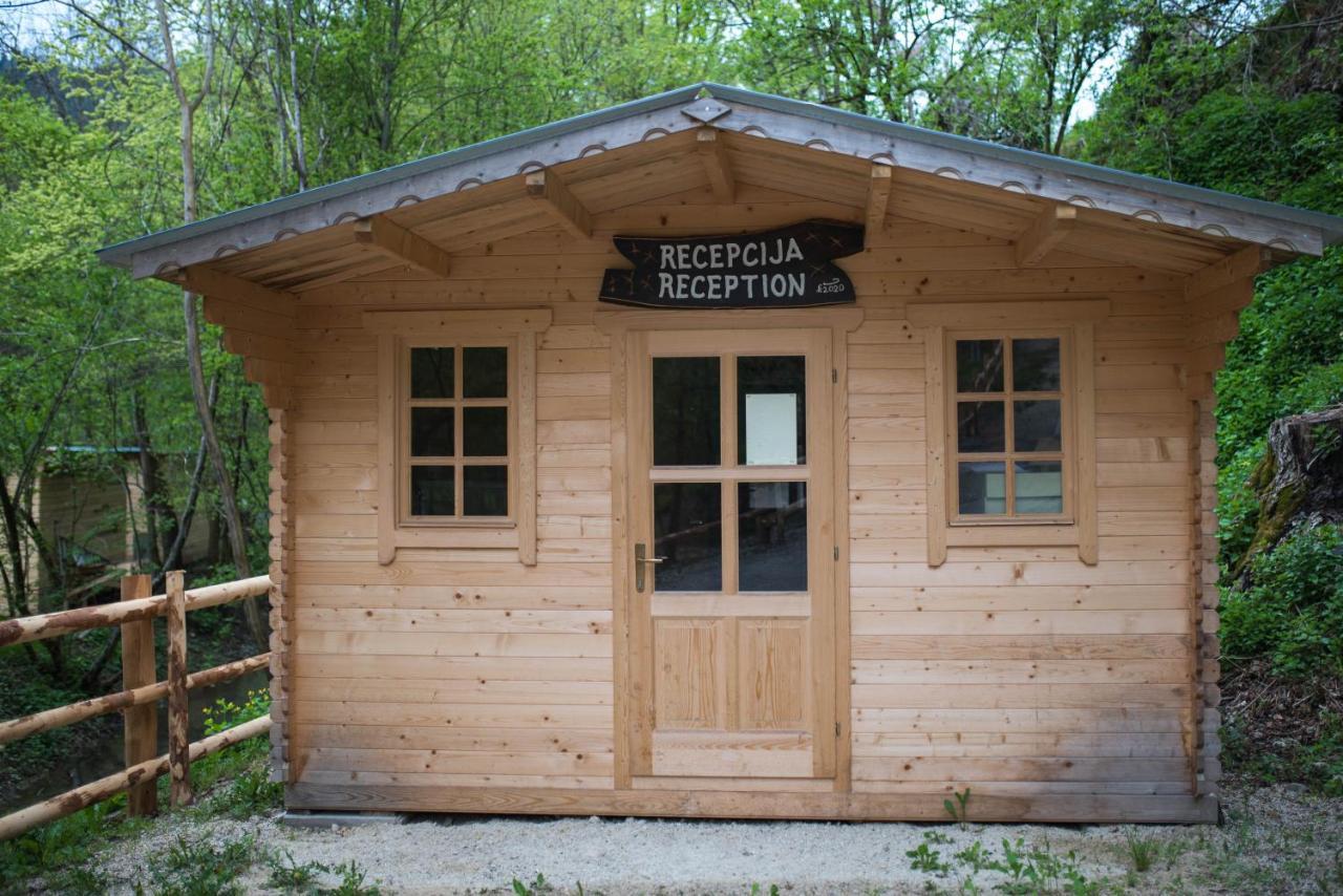 Kamp Na Otoku - Ljubno Ob Savinji Hotel ภายนอก รูปภาพ