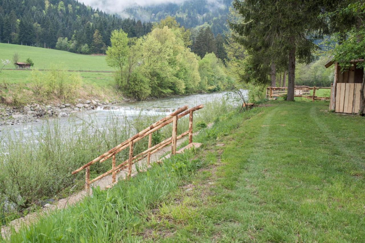 Kamp Na Otoku - Ljubno Ob Savinji Hotel ภายนอก รูปภาพ